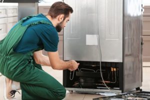 Bảo trì và bảo dưỡng tivi, tủ lạnh tại nhà tiết kiệm tối đa chi phí